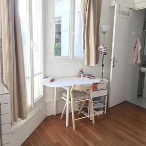 Apartment Located Flat In Saint-germain-des-pres