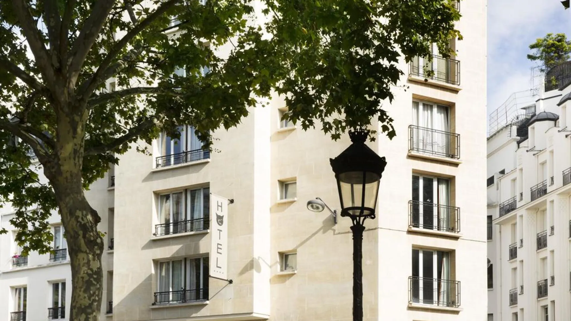****  Hotel Le Chat Noir Paris França