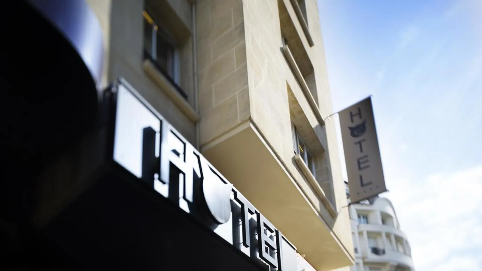 Hotel Le Chat Noir Paris